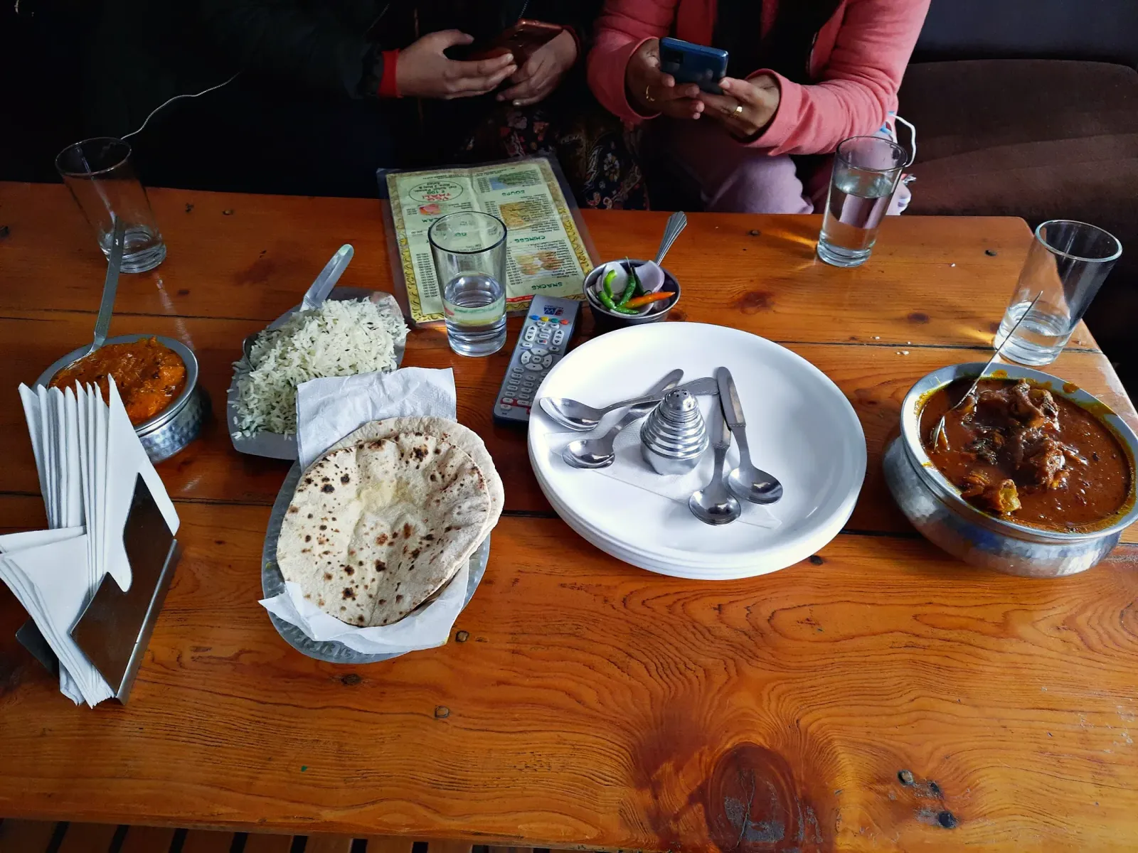 A table with rotis, rice, curry and salad at the garden cafe
